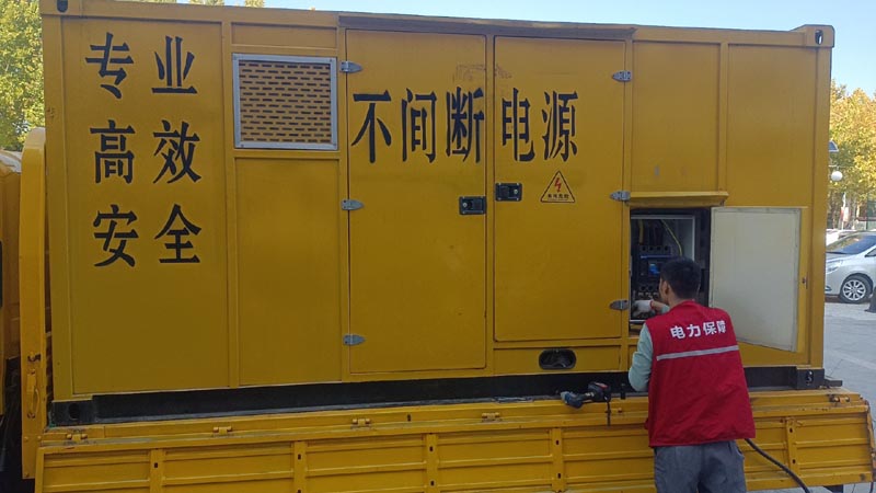 清河门柴油发电机组和UPS电源配合使用时，如何避免切换过程中的电力中断？